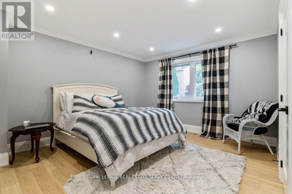 2498 Robin Drive, Mississauga, Ontario  L5K 2G3 - Photo 21 - W12478125