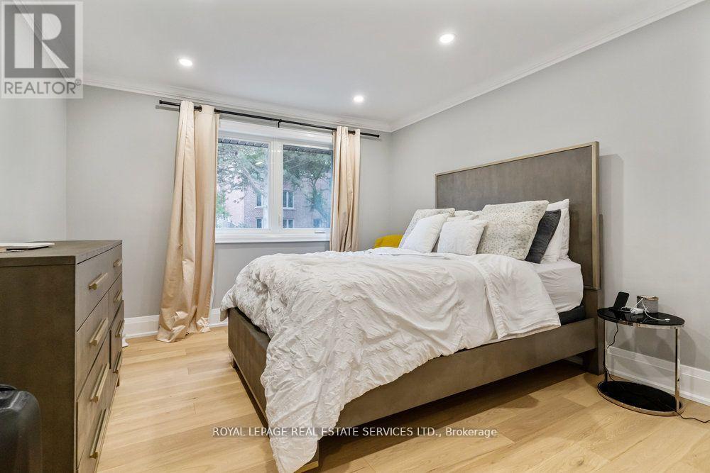 2498 Robin Drive, Mississauga, Ontario  L5K 2G3 - Photo 22 - W12478125