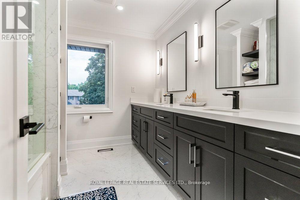 2498 Robin Drive, Mississauga, Ontario  L5K 2G3 - Photo 23 - W12478125