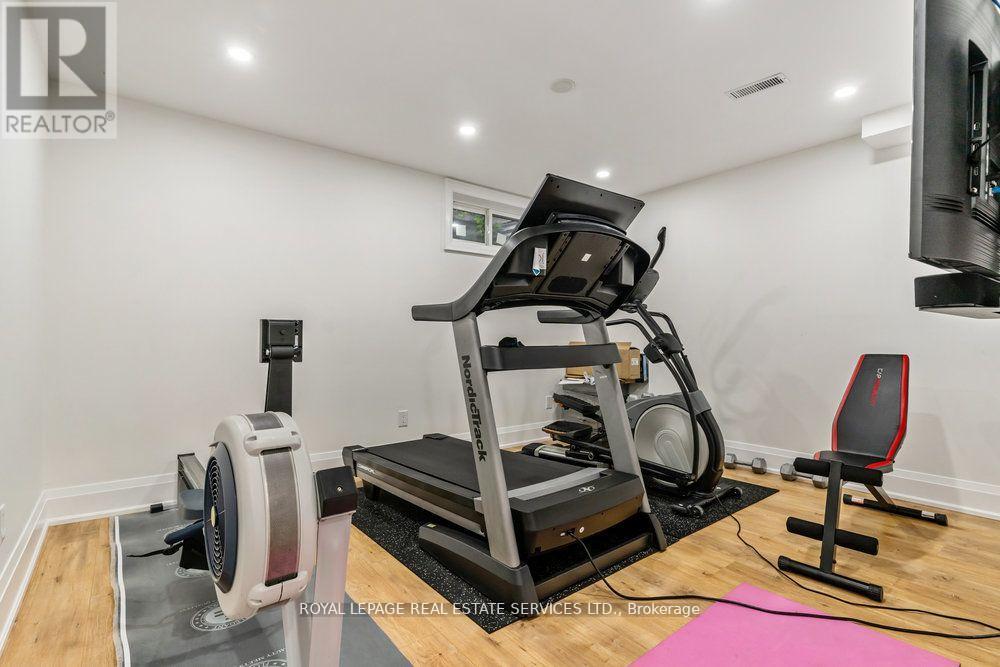 2498 Robin Drive, Mississauga, Ontario  L5K 2G3 - Photo 25 - W12478125