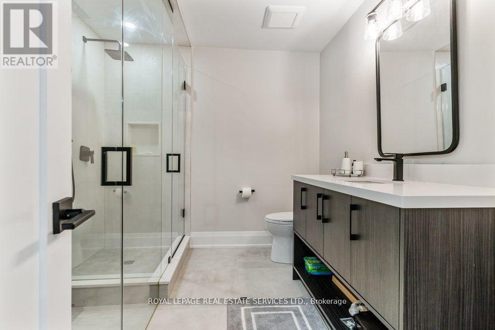 2498 Robin Drive, Mississauga, Ontario  L5K 2G3 - Photo 27 - W12478125