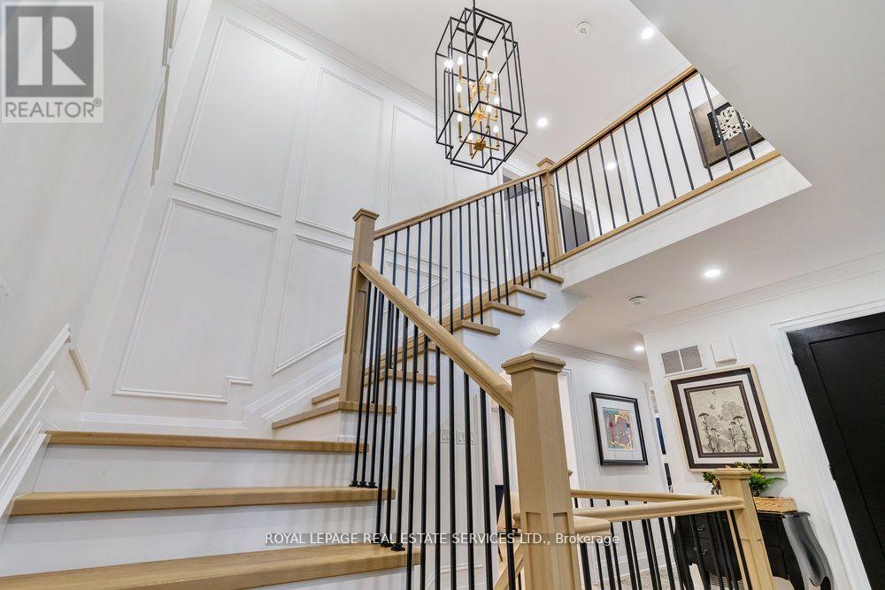 2498 Robin Drive, Mississauga, Ontario  L5K 2G3 - Photo 39 - W12478125