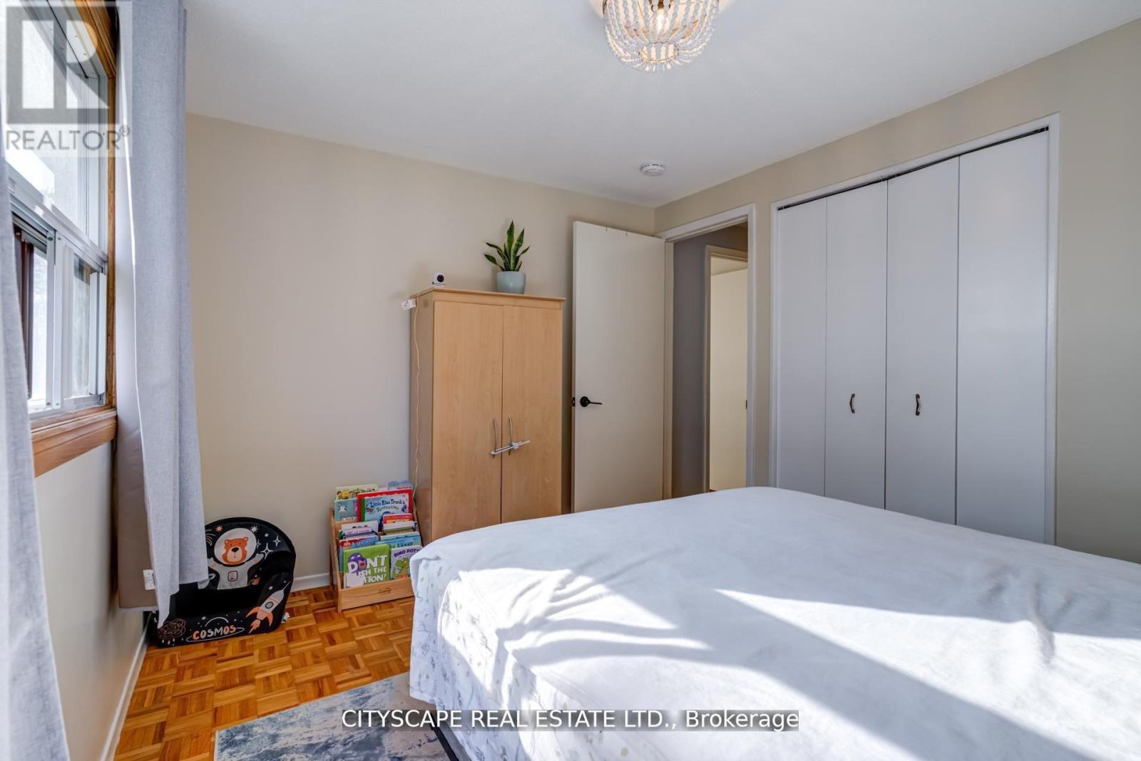 3206 Candela Drive, Mississauga, Ontario  L5A 2T8 - Photo 19 - W12478126