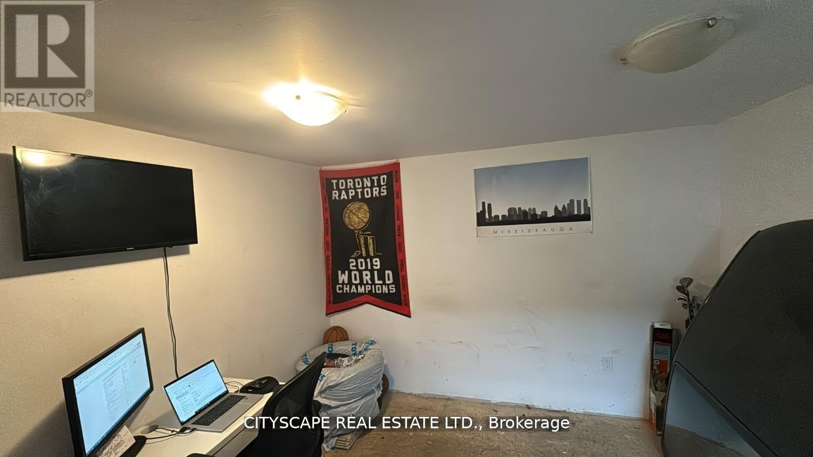 3206 Candela Drive, Mississauga, Ontario  L5A 2T8 - Photo 35 - W12478126