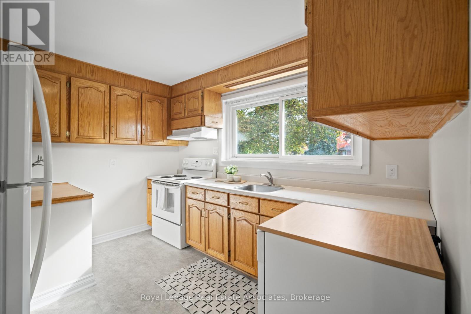 60 Windermere Court, Brampton, Ontario  L6X 2L6 - Photo 11 - W12478133