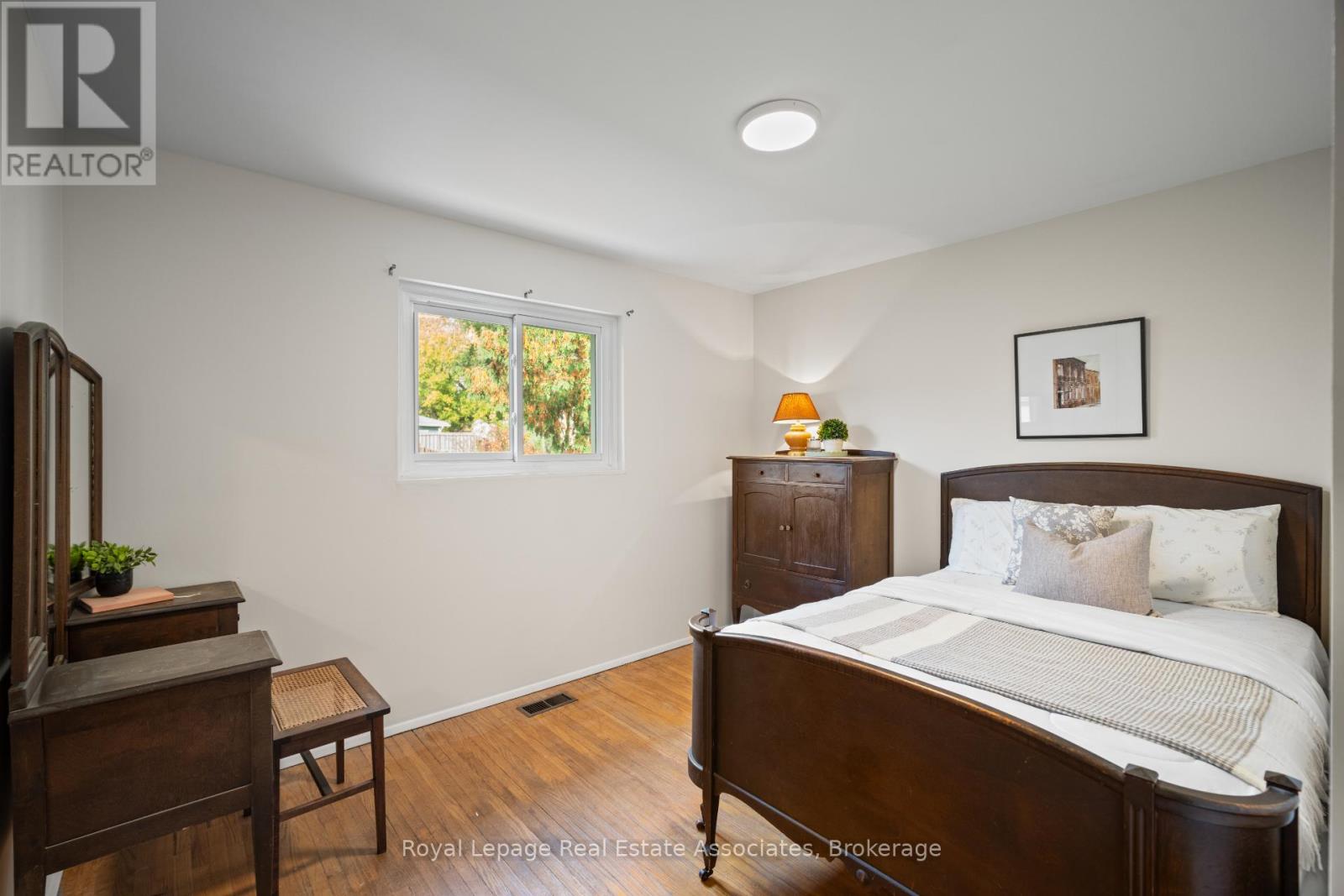 60 Windermere Court, Brampton, Ontario  L6X 2L6 - Photo 13 - W12478133