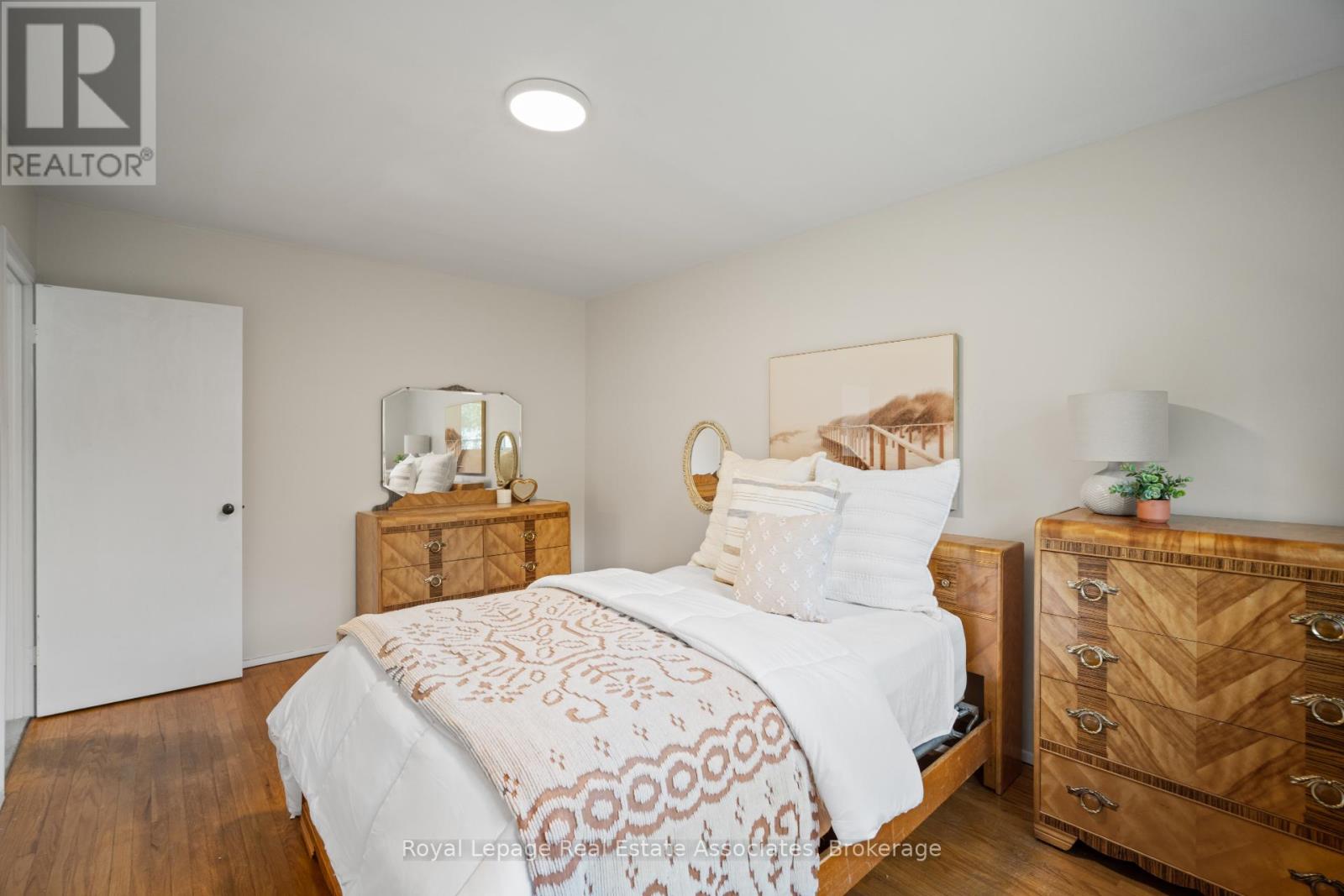 60 Windermere Court, Brampton, Ontario  L6X 2L6 - Photo 16 - W12478133
