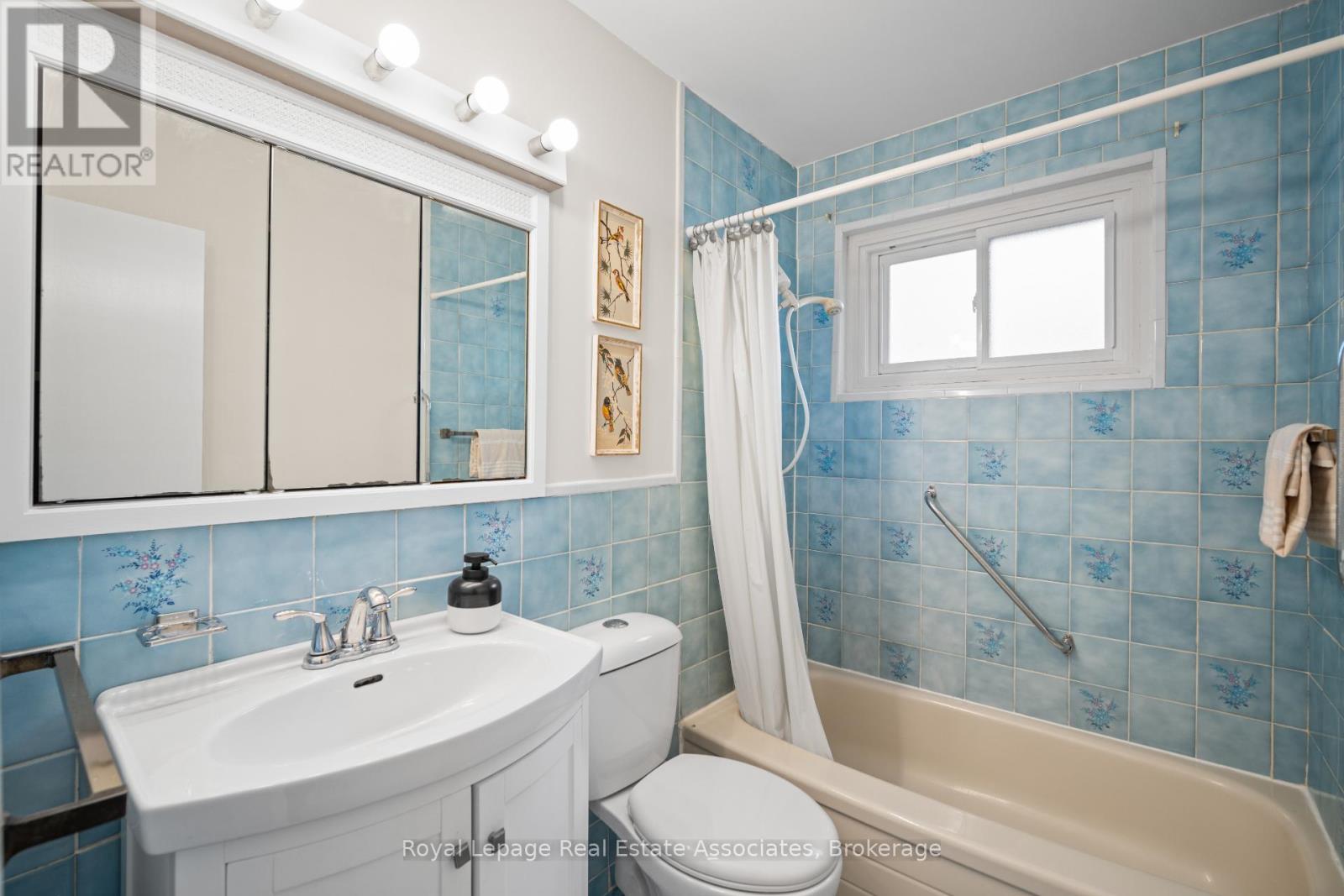 60 Windermere Court, Brampton, Ontario  L6X 2L6 - Photo 19 - W12478133