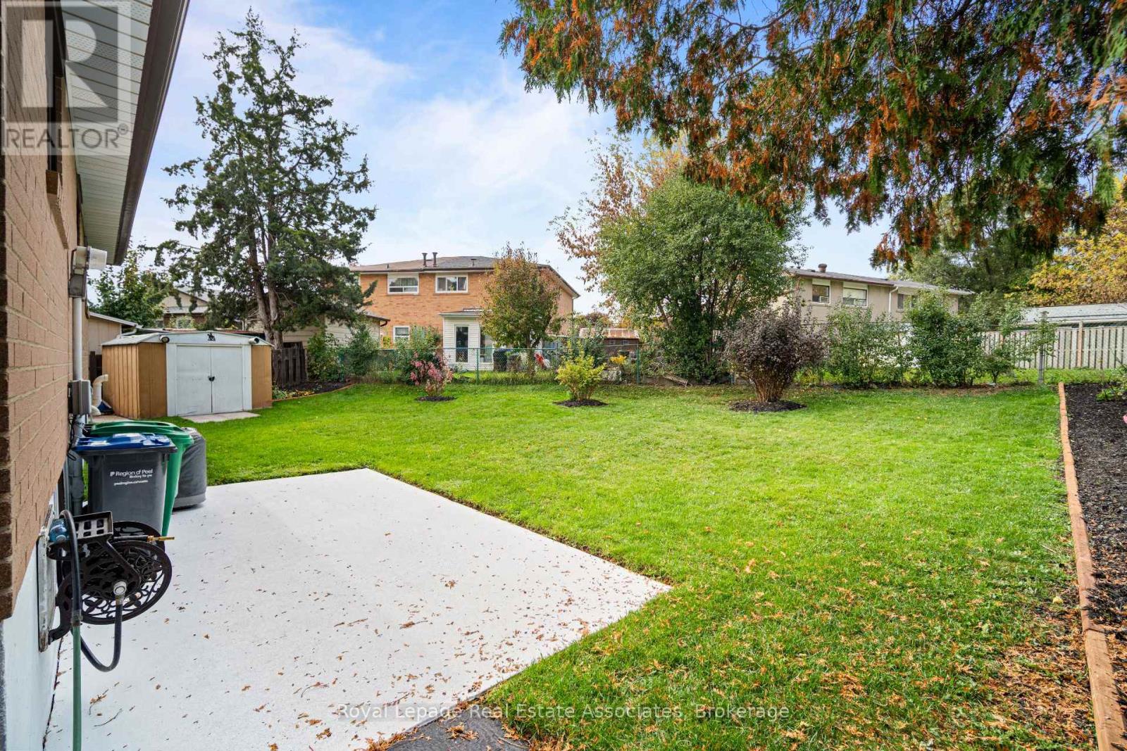 60 Windermere Court, Brampton, Ontario  L6X 2L6 - Photo 30 - W12478133