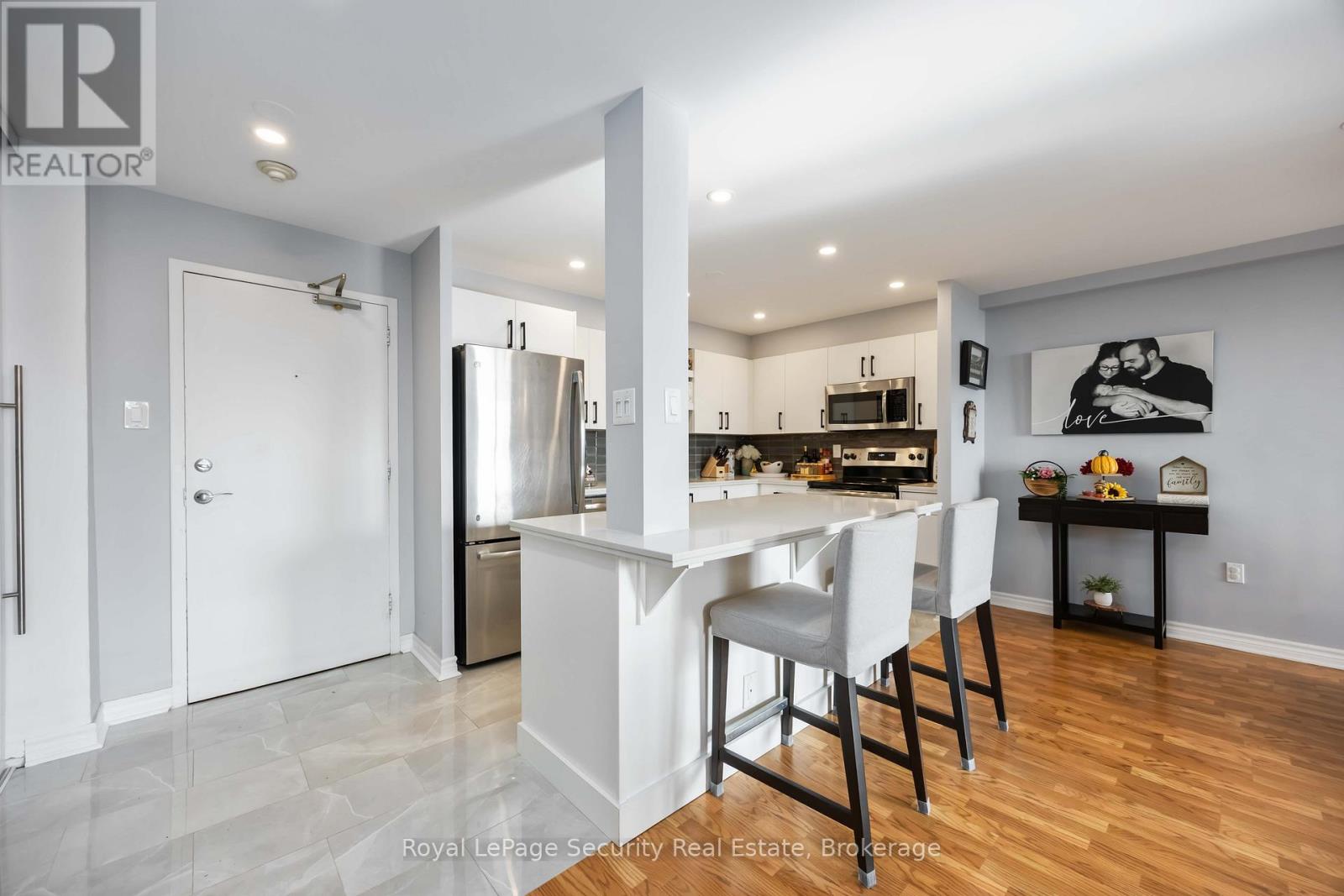 1517 - 15 La Rose Avenue, Toronto, Ontario  M9P 1A7 - Photo 16 - W12478143