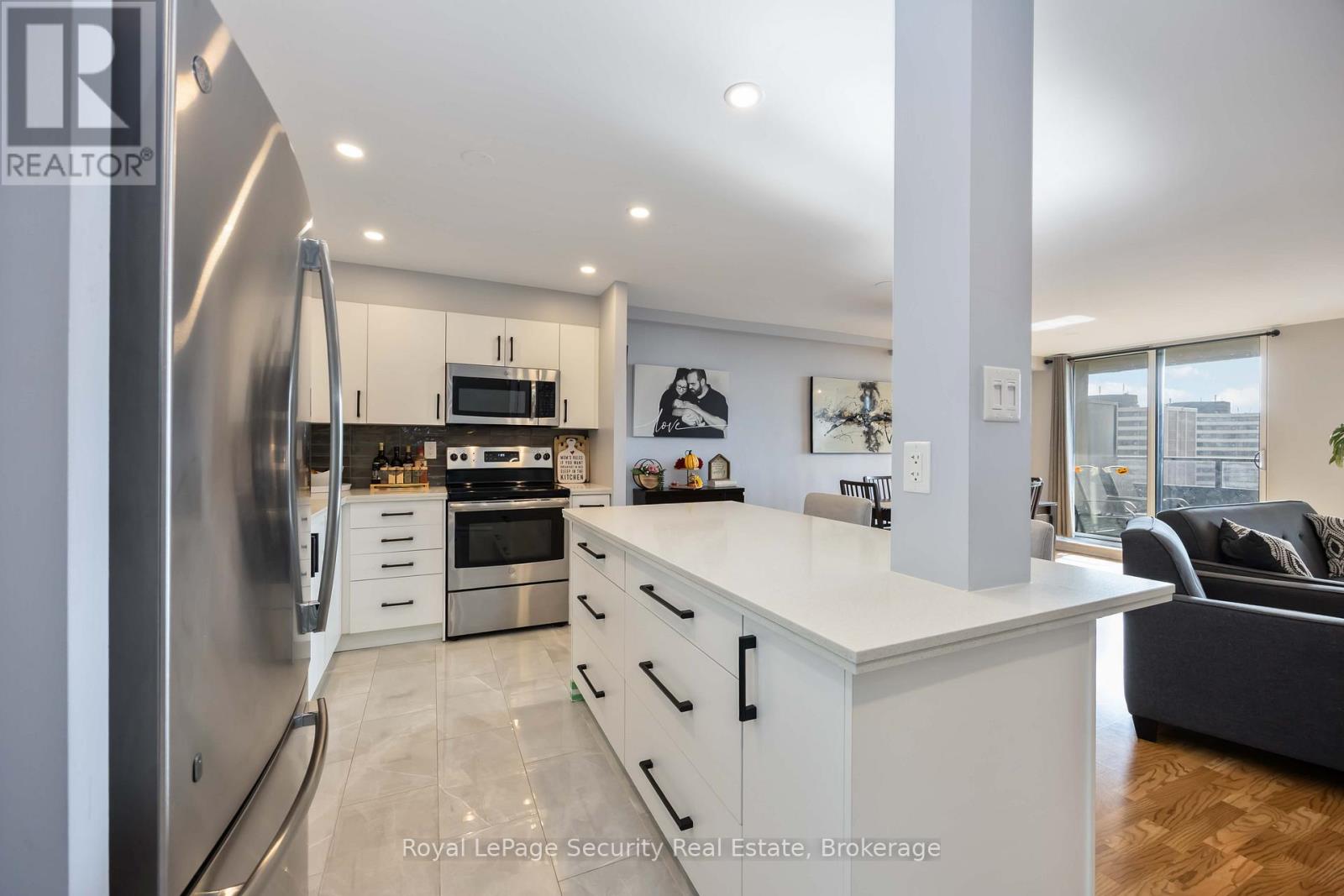 1517 - 15 La Rose Avenue, Toronto, Ontario  M9P 1A7 - Photo 17 - W12478143