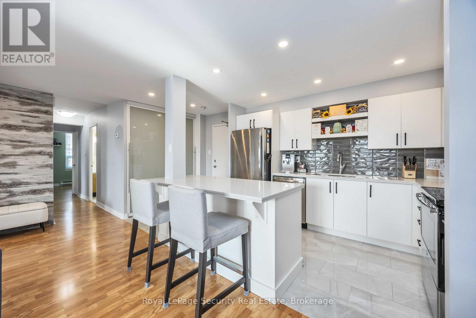 1517 - 15 La Rose Avenue, Toronto, Ontario  M9P 1A7 - Photo 19 - W12478143