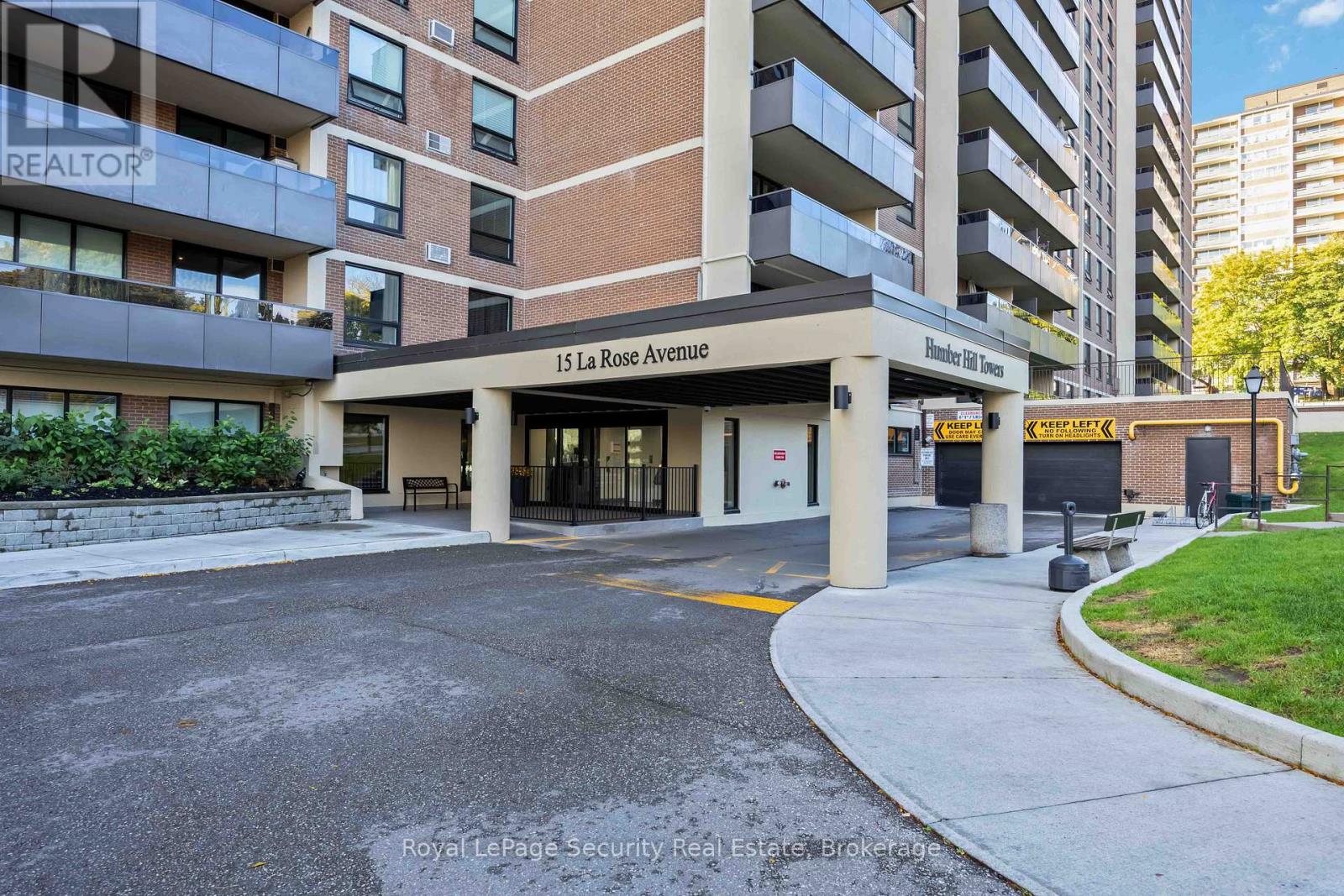 1517 - 15 La Rose Avenue, Toronto, Ontario  M9P 1A7 - Photo 2 - W12478143