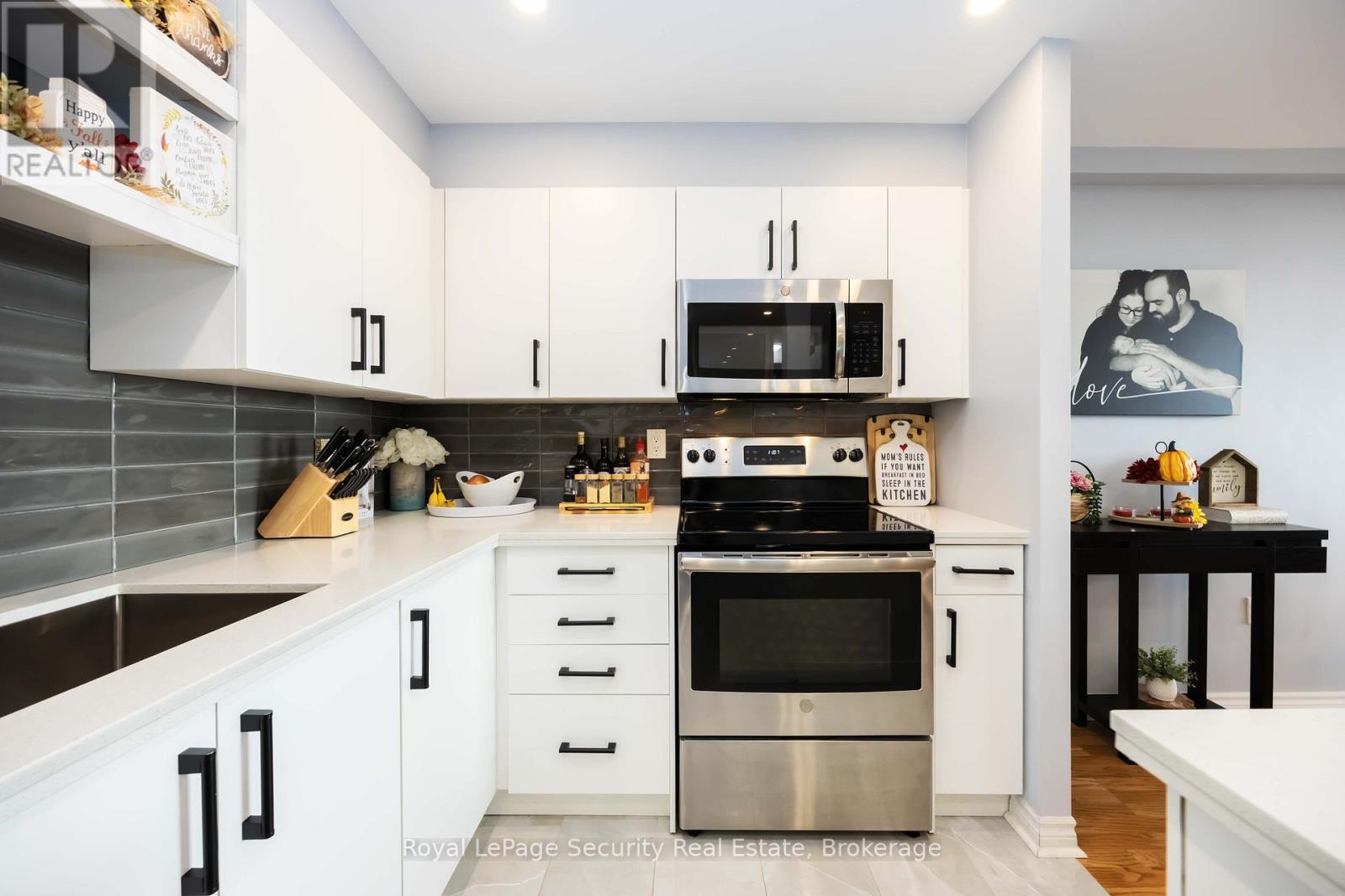 1517 - 15 La Rose Avenue, Toronto, Ontario  M9P 1A7 - Photo 20 - W12478143