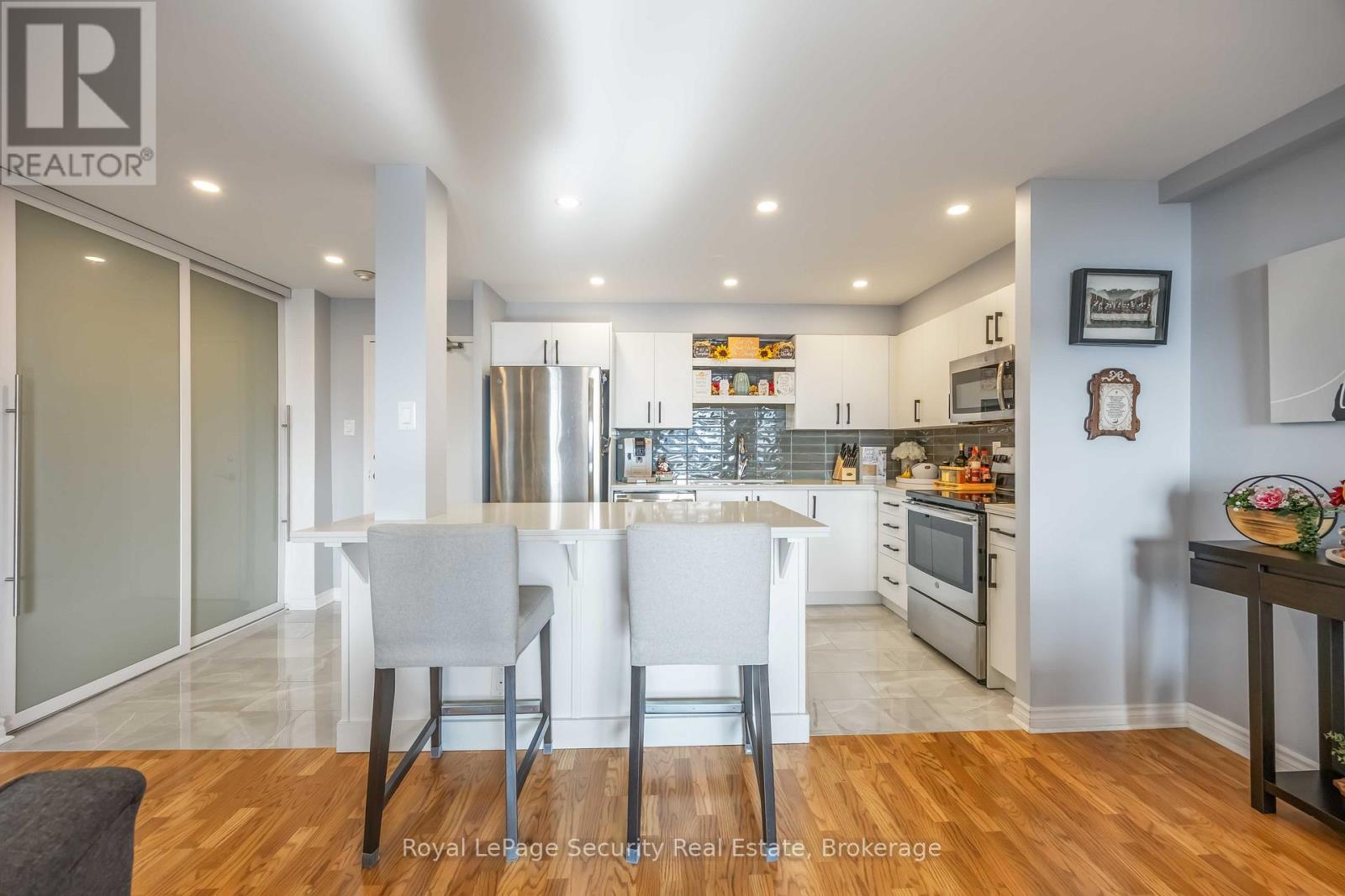 1517 - 15 La Rose Avenue, Toronto, Ontario  M9P 1A7 - Photo 21 - W12478143