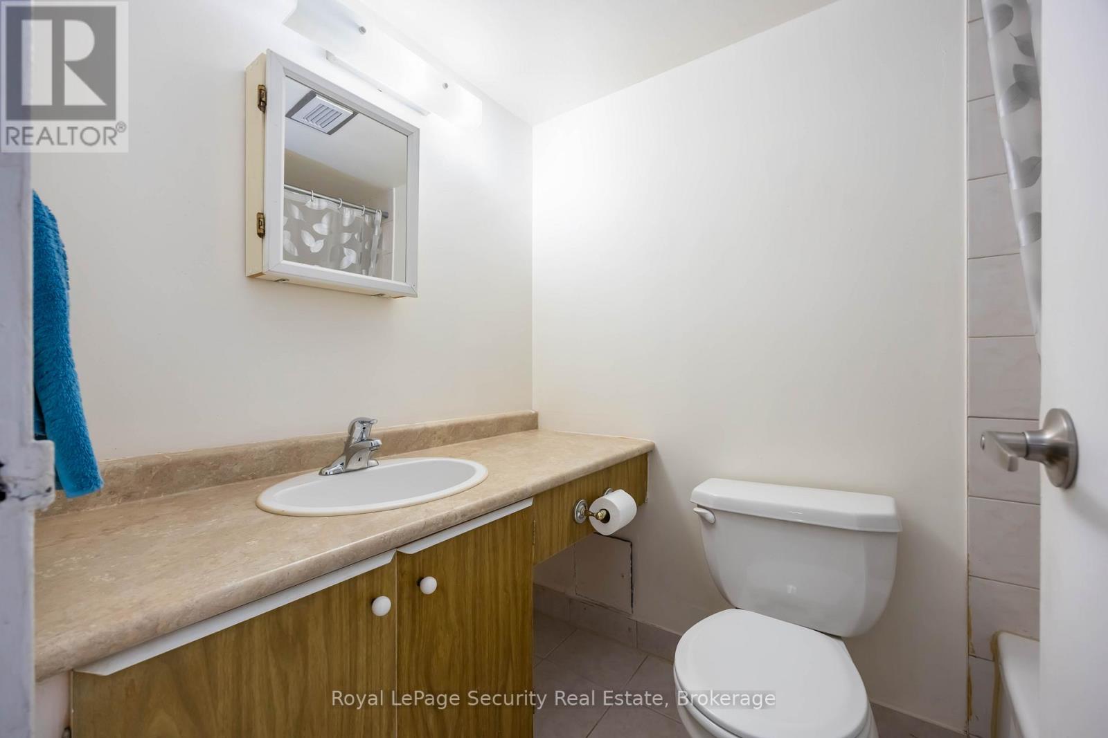 1517 - 15 La Rose Avenue, Toronto, Ontario  M9P 1A7 - Photo 30 - W12478143