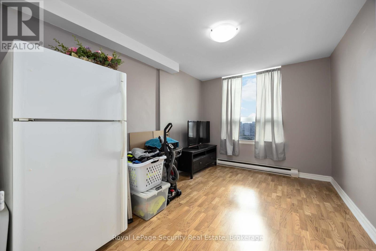 1517 - 15 La Rose Avenue, Toronto, Ontario  M9P 1A7 - Photo 35 - W12478143