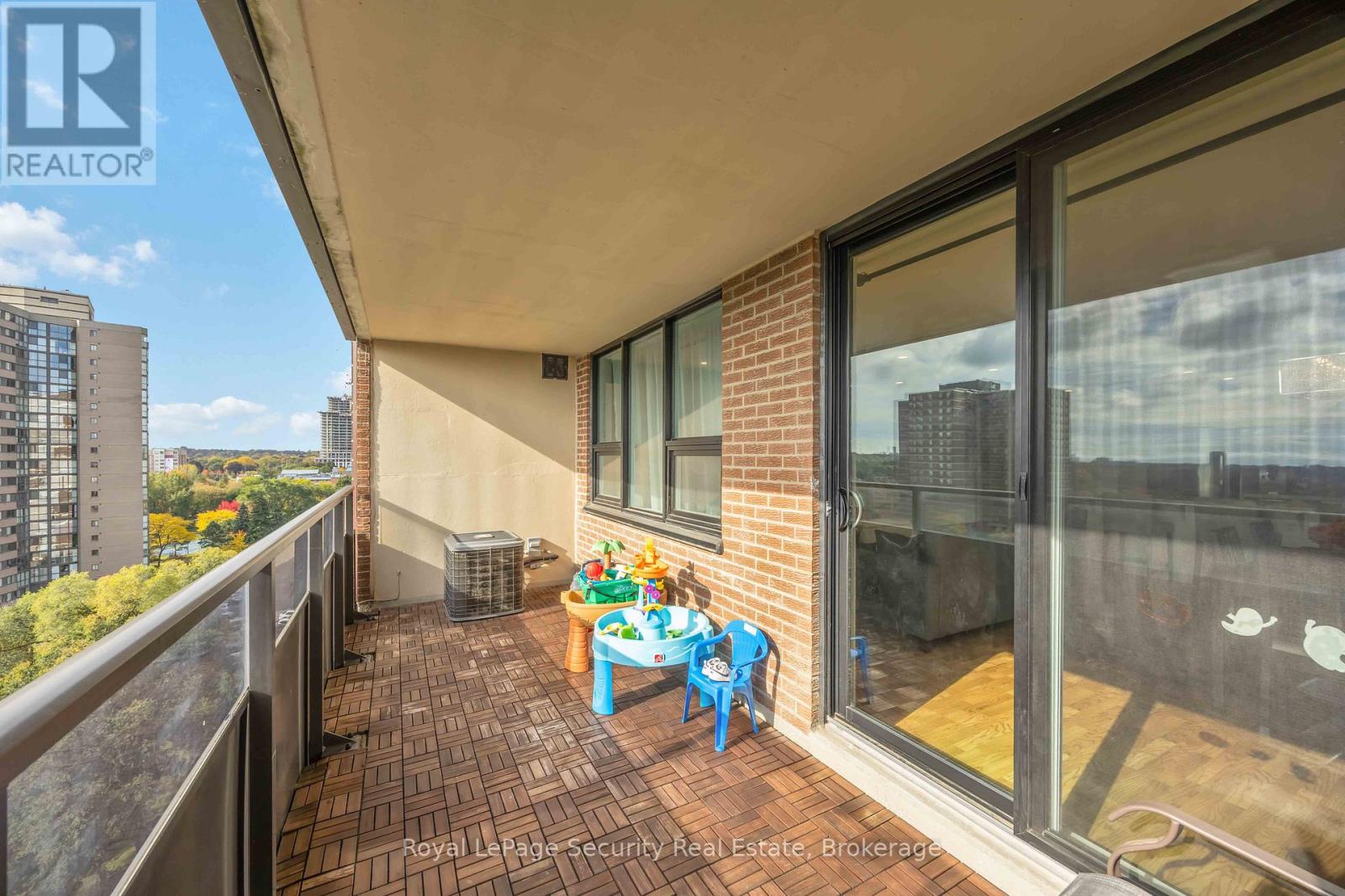 1517 - 15 La Rose Avenue, Toronto, Ontario  M9P 1A7 - Photo 38 - W12478143