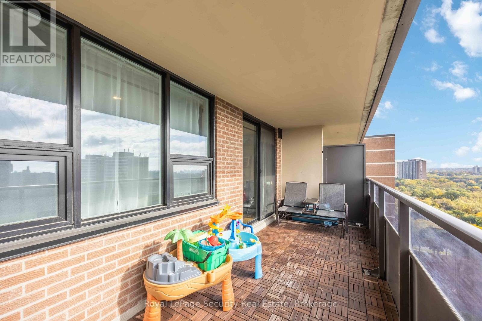 1517 - 15 La Rose Avenue, Toronto, Ontario  M9P 1A7 - Photo 40 - W12478143