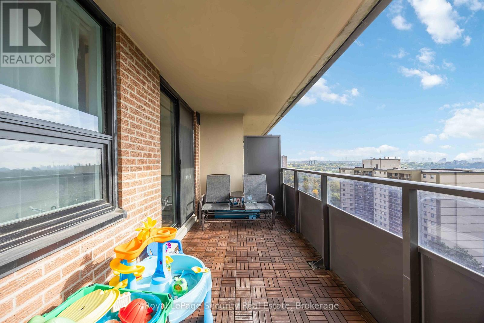 1517 - 15 La Rose Avenue, Toronto, Ontario  M9P 1A7 - Photo 41 - W12478143