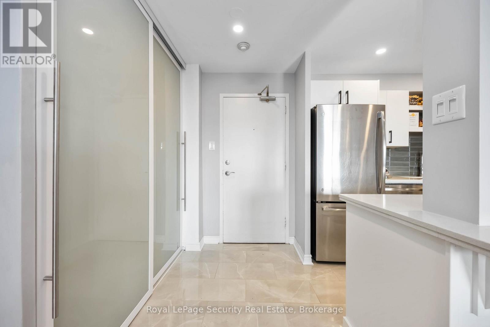 1517 - 15 La Rose Avenue, Toronto, Ontario  M9P 1A7 - Photo 6 - W12478143