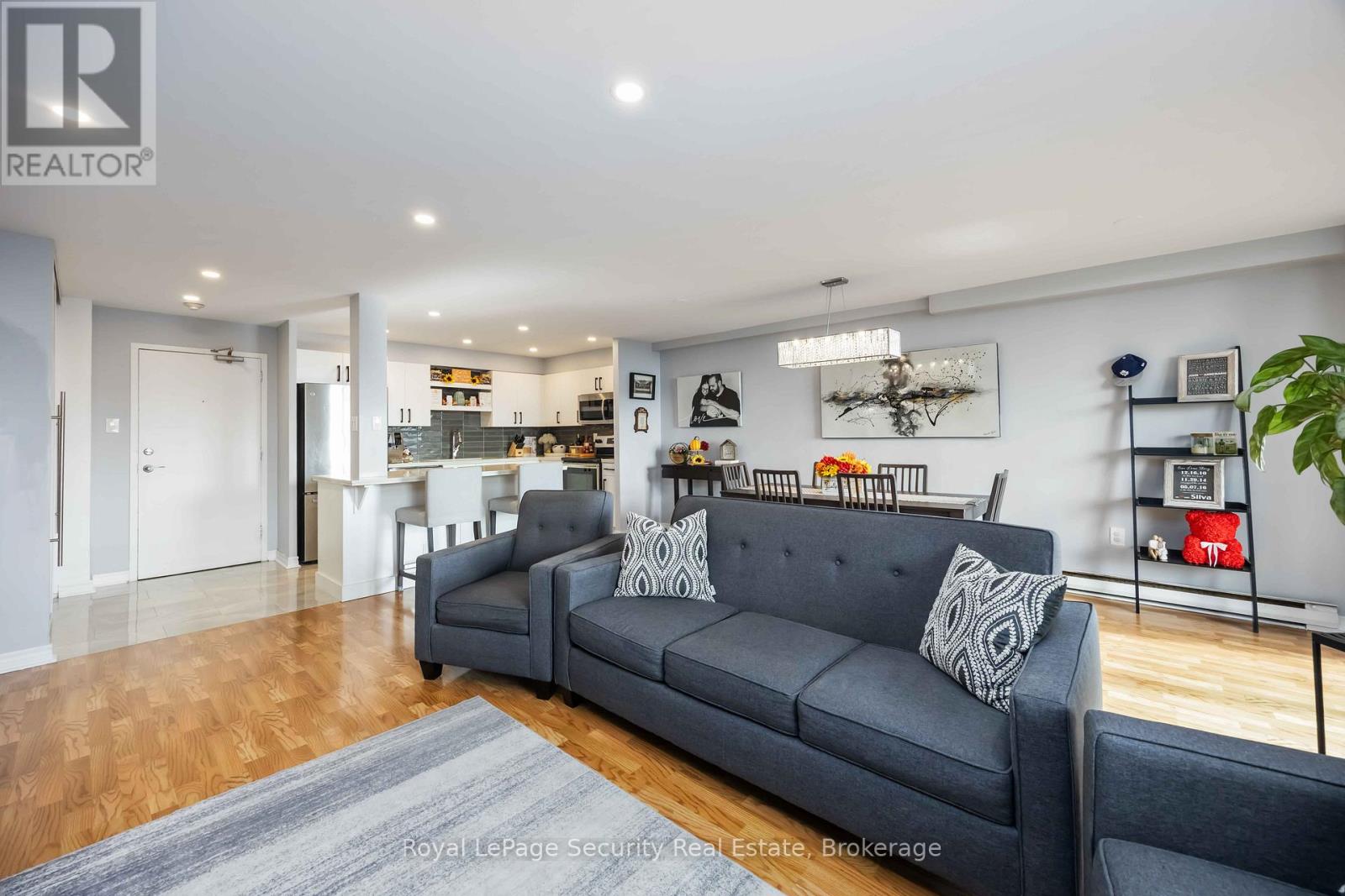 1517 - 15 La Rose Avenue, Toronto, Ontario  M9P 1A7 - Photo 8 - W12478143