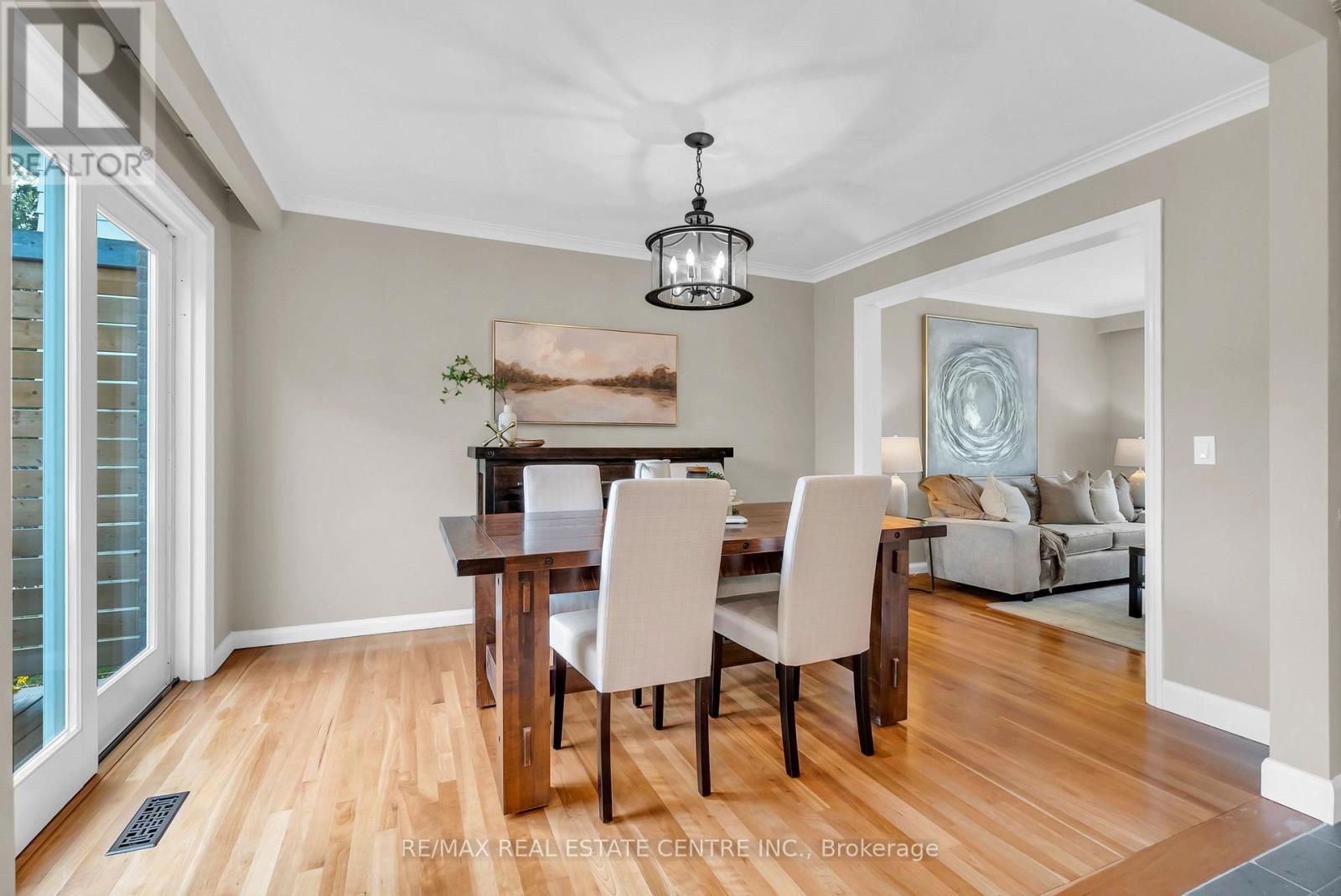 31 Metcalfe Court, Halton Hills, Ontario  L7G 4N7 - Photo 14 - W12478184