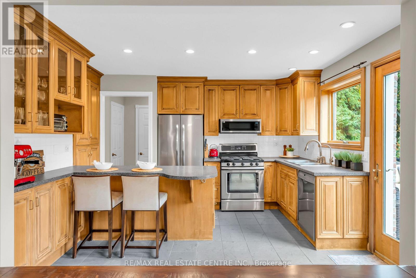 31 Metcalfe Court, Halton Hills, Ontario  L7G 4N7 - Photo 16 - W12478184
