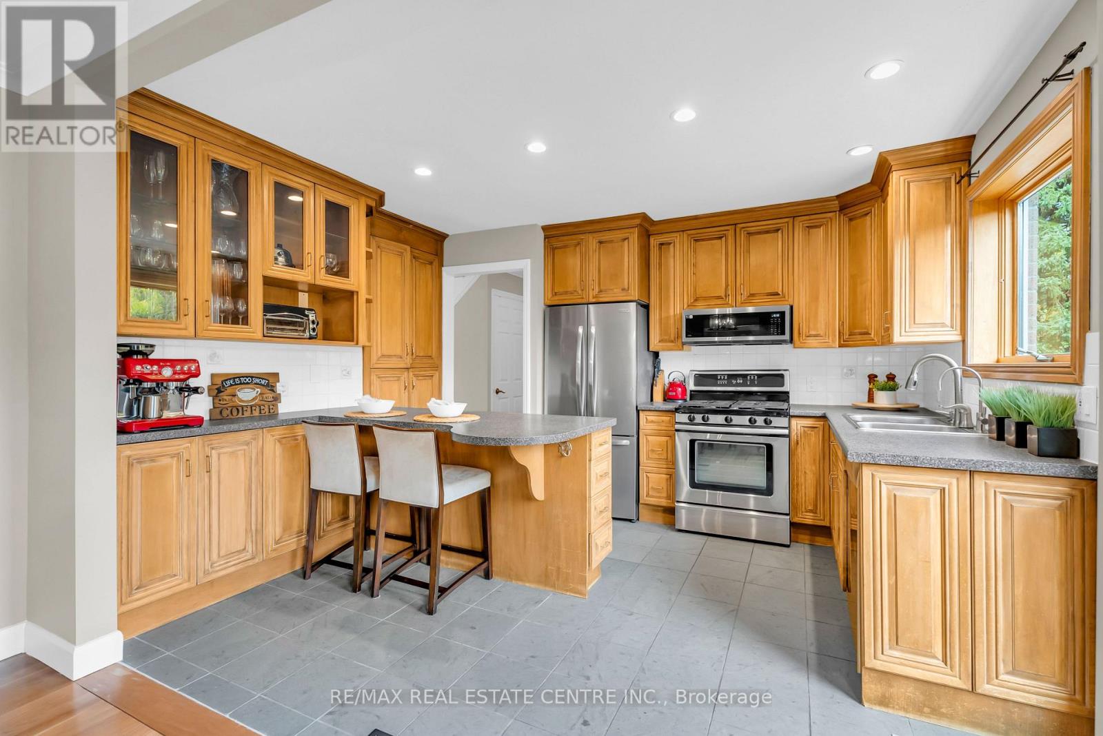 31 Metcalfe Court, Halton Hills, Ontario  L7G 4N7 - Photo 17 - W12478184