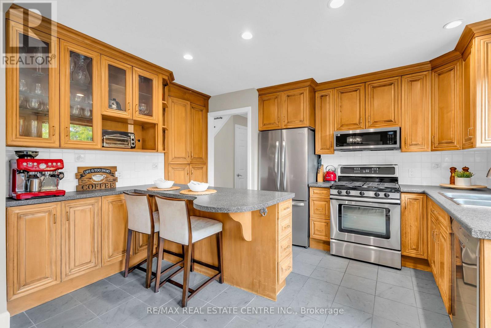 31 Metcalfe Court, Halton Hills, Ontario  L7G 4N7 - Photo 18 - W12478184