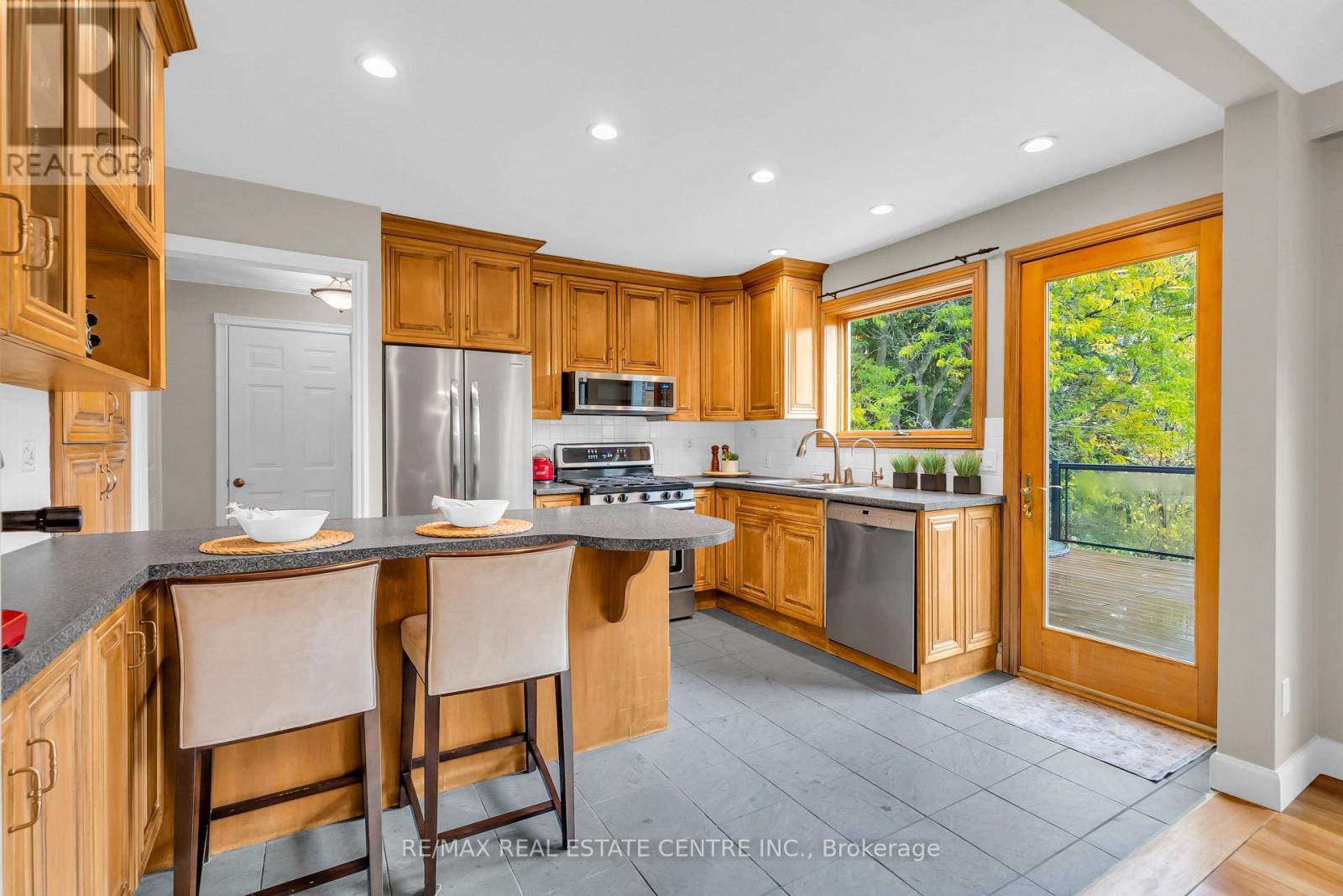 31 Metcalfe Court, Halton Hills, Ontario  L7G 4N7 - Photo 19 - W12478184
