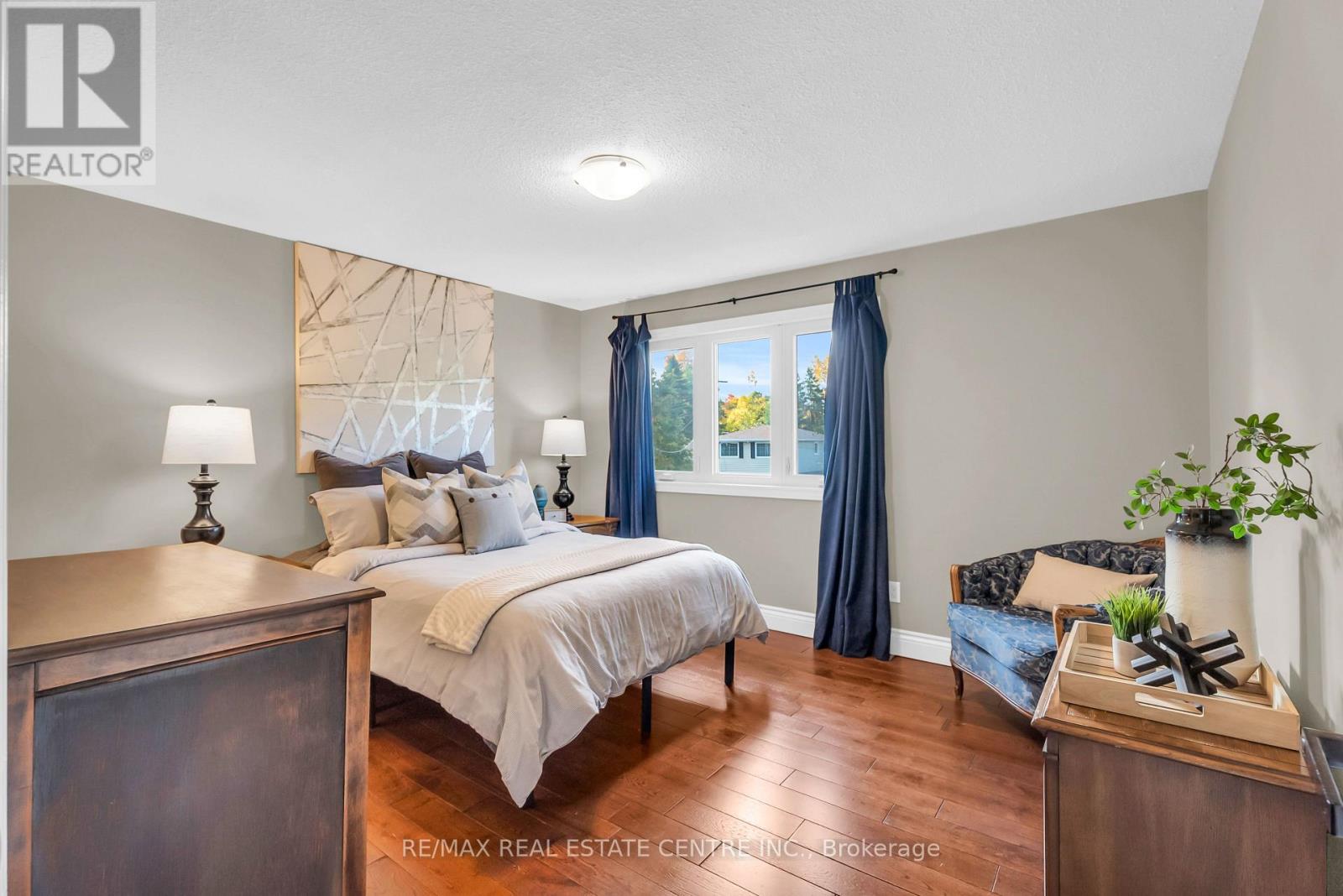 31 Metcalfe Court, Halton Hills, Ontario  L7G 4N7 - Photo 34 - W12478184