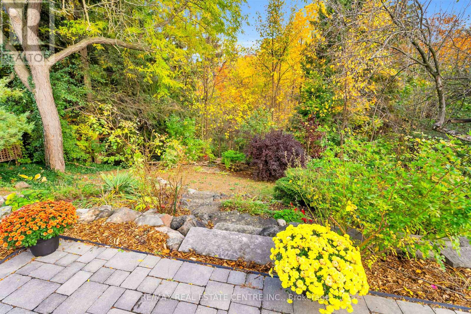 31 Metcalfe Court, Halton Hills, Ontario  L7G 4N7 - Photo 47 - W12478184