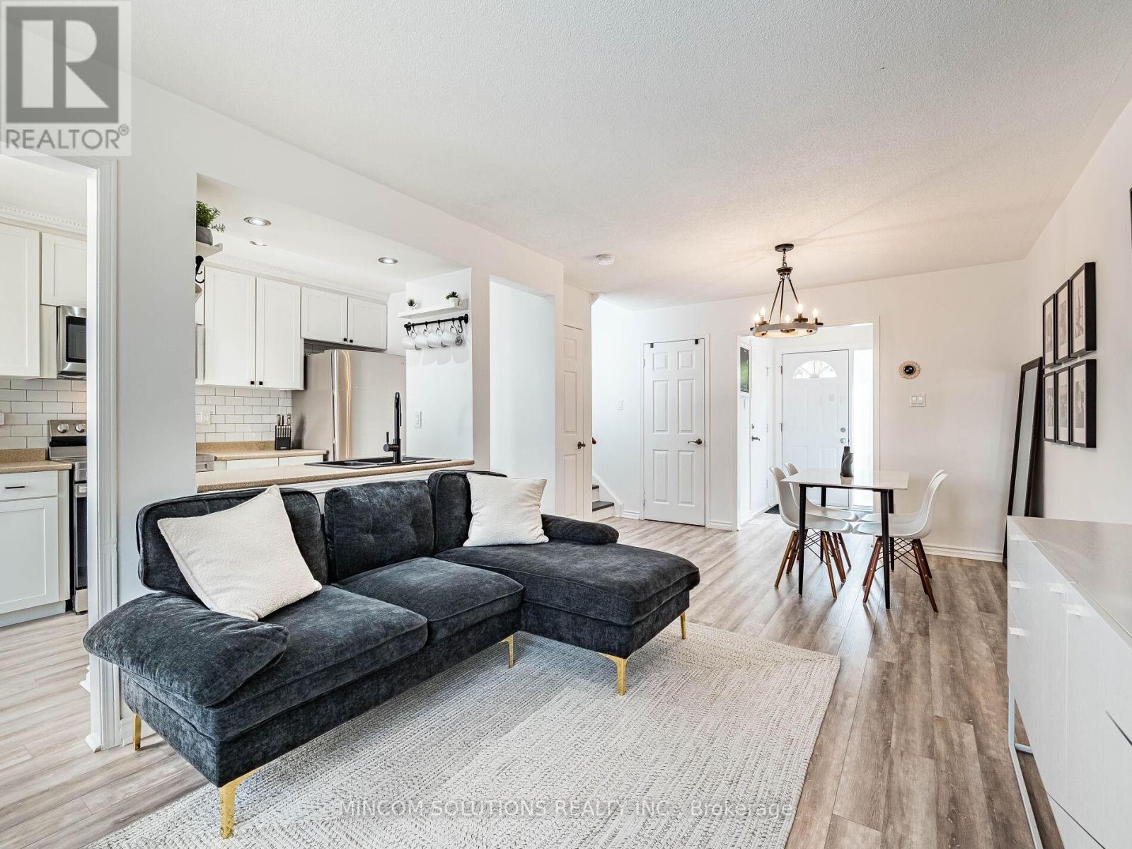 88 Corey Circle, Halton Hills, Ontario  L7G 5L7 - Photo 14 - W12478187