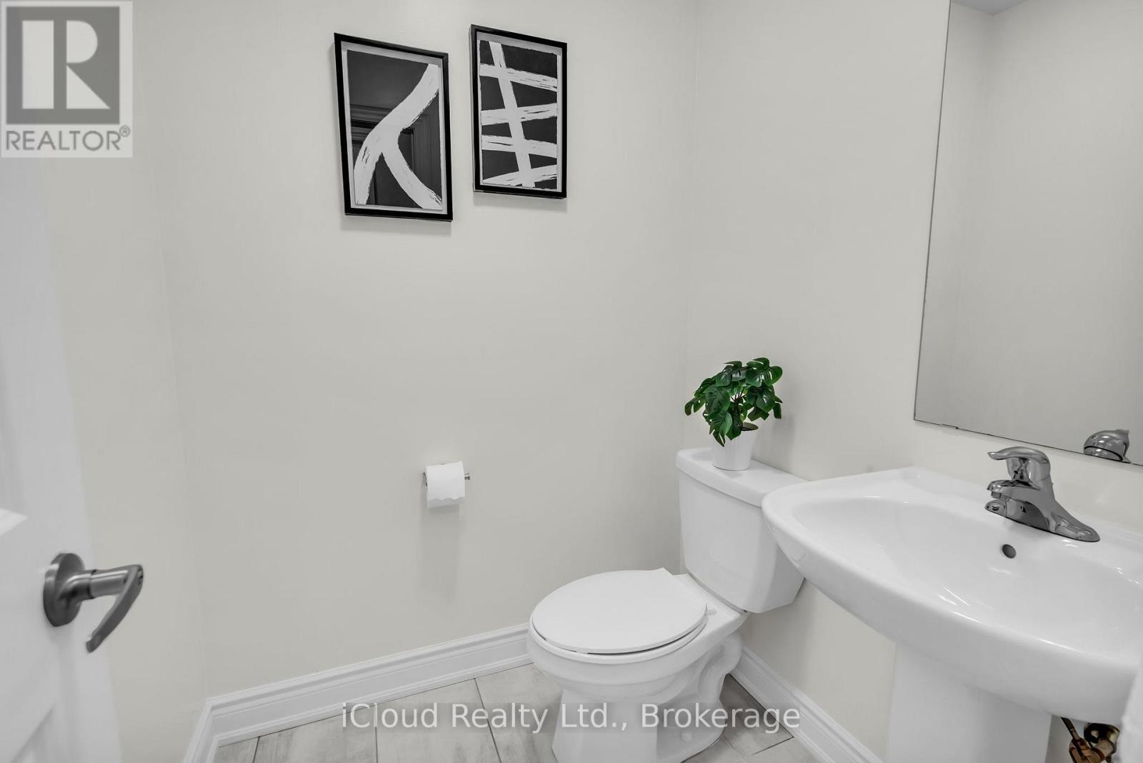 1632 Crestview Avenue, Mississauga, Ontario  L5G 0C3 - Photo 12 - W12478190