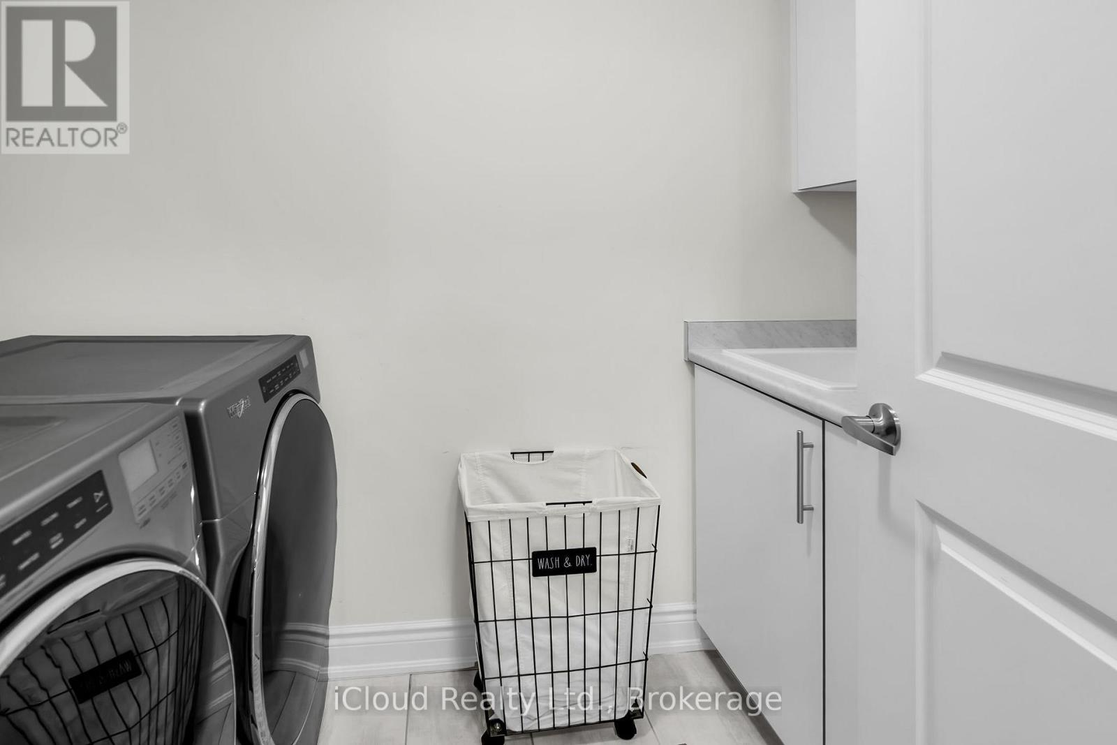 1632 Crestview Avenue, Mississauga, Ontario  L5G 0C3 - Photo 13 - W12478190