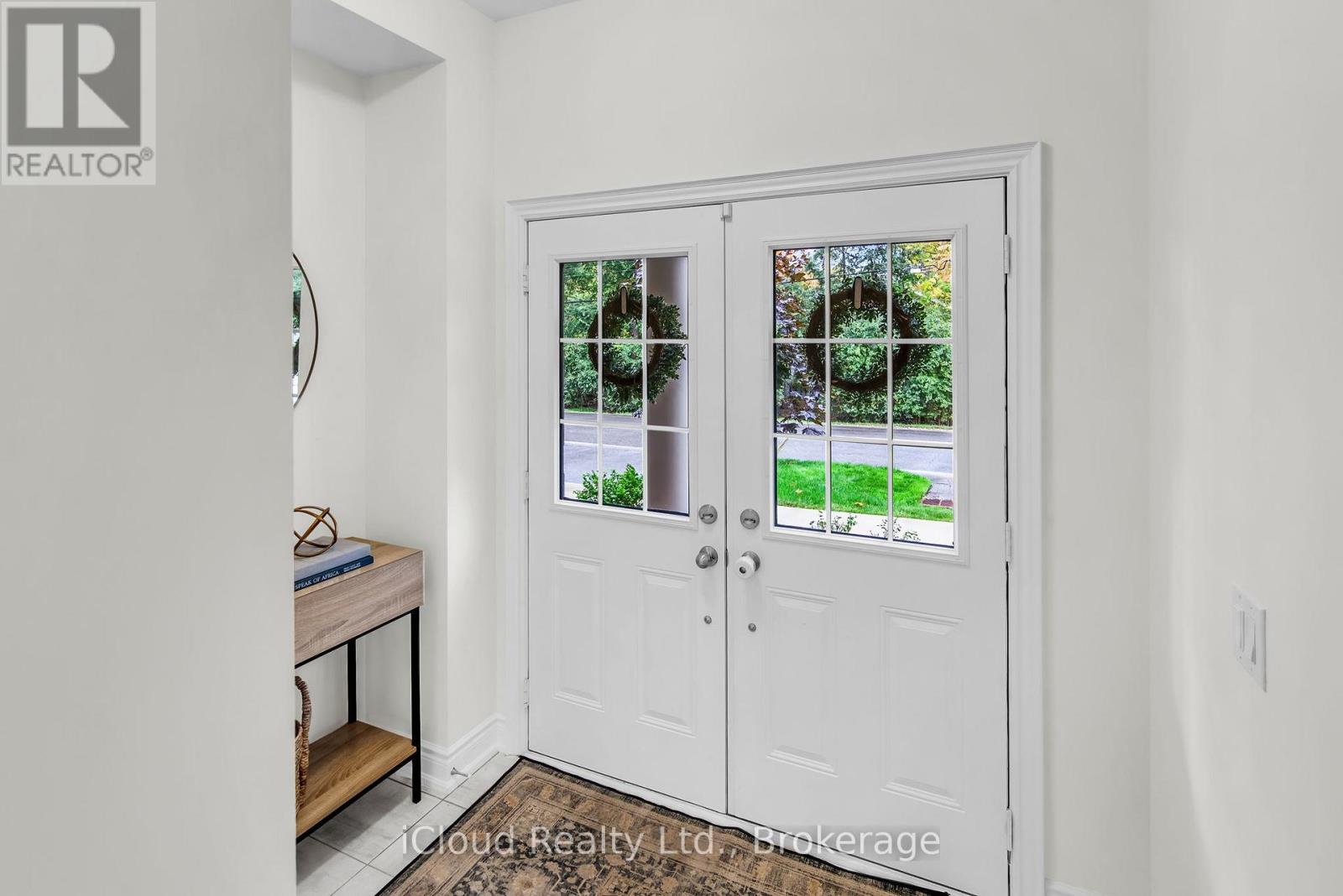 1632 Crestview Avenue, Mississauga, Ontario  L5G 0C3 - Photo 4 - W12478190