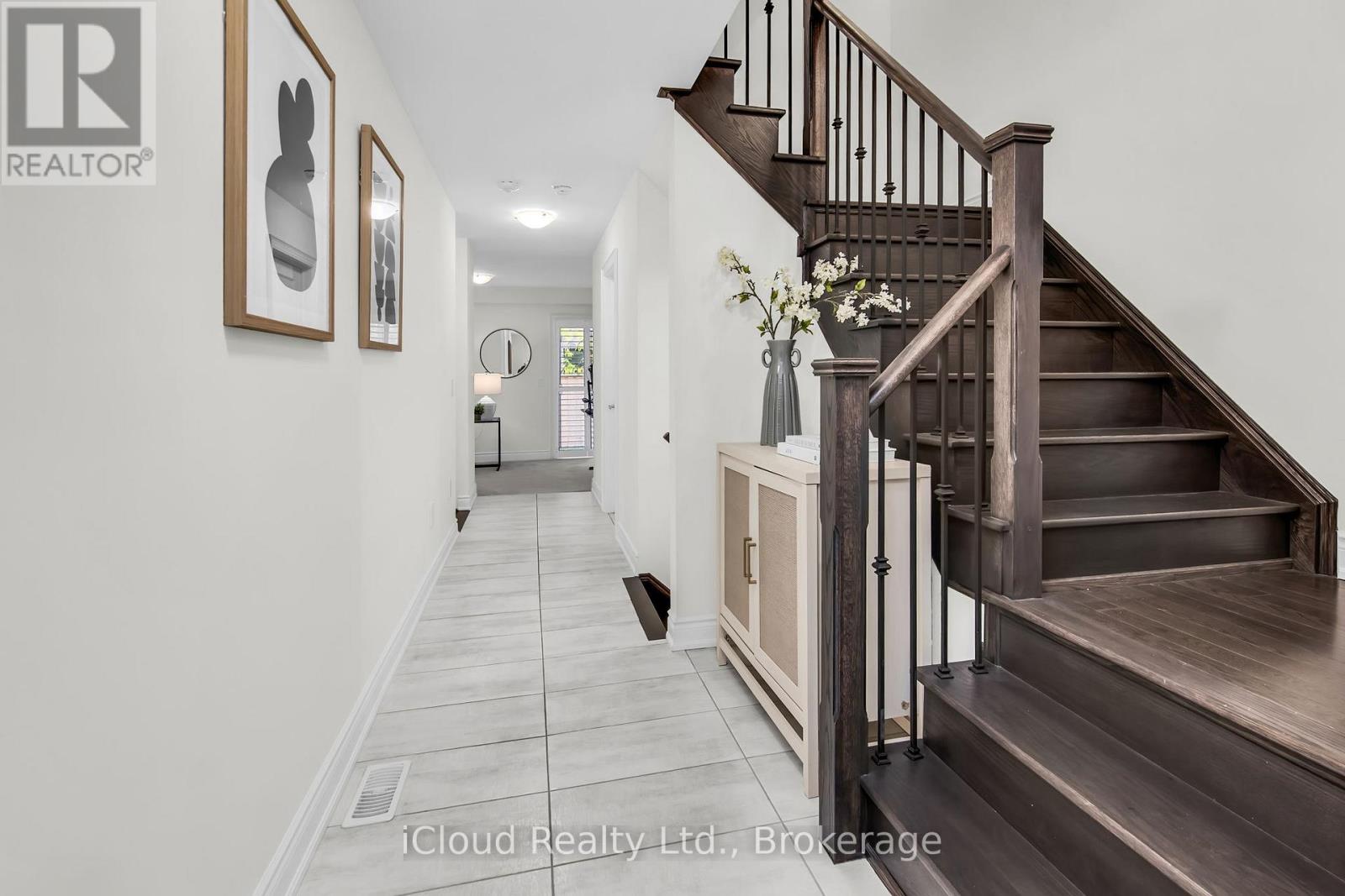 1632 Crestview Avenue, Mississauga, Ontario  L5G 0C3 - Photo 5 - W12478190