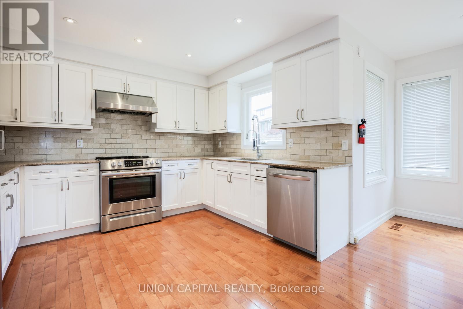 82 Old Yonge Street, Aurora, Ontario  L4G 6C7 - Photo 8 - N12478210