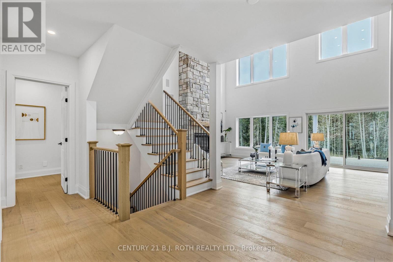8 Clydesdale Court, Oro-Medonte, Ontario  L0K 1E0 - Photo 4 - S12478248