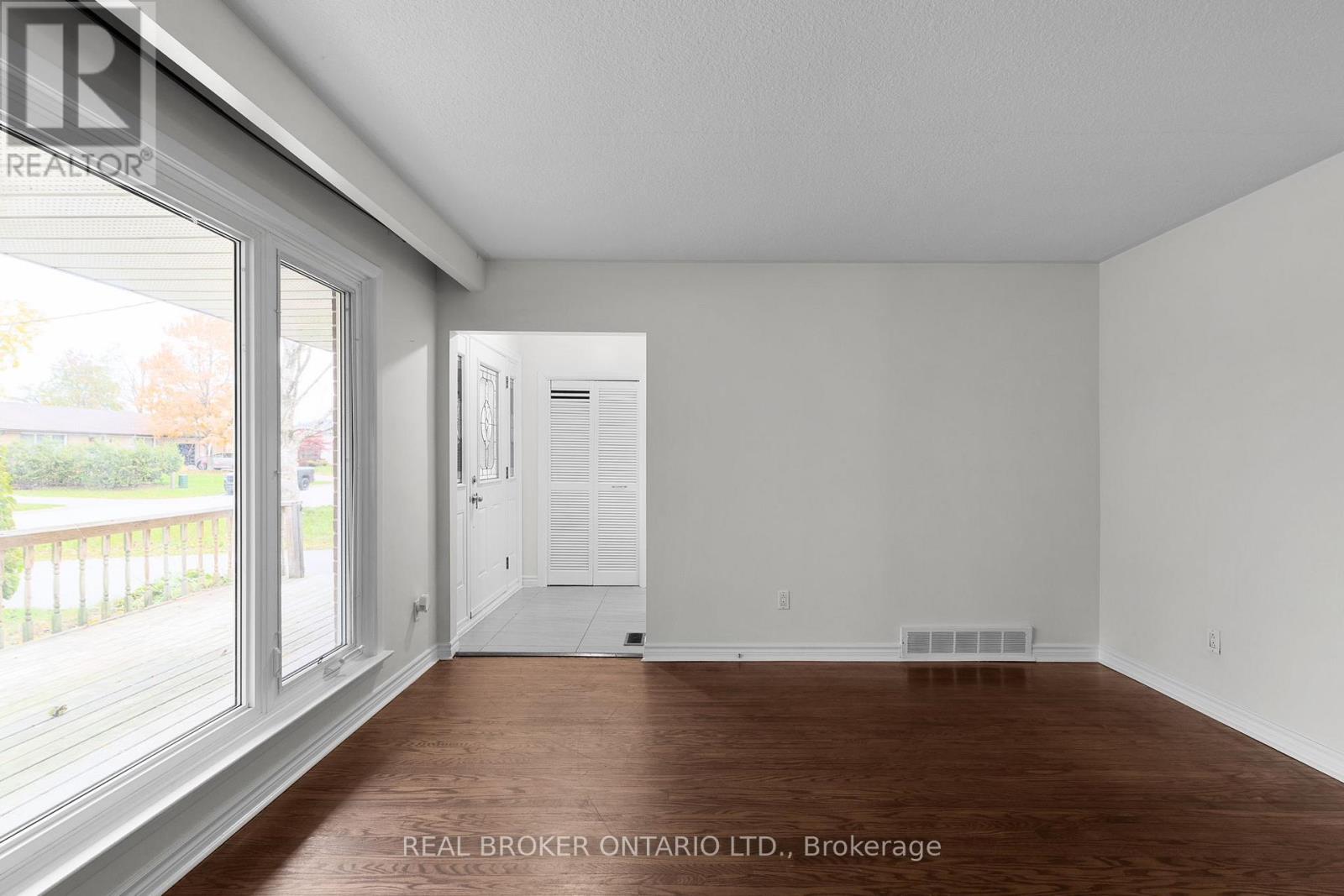 65 Ottaway Avenue, Barrie, Ontario  L4M 2X1 - Photo 7 - S12478259