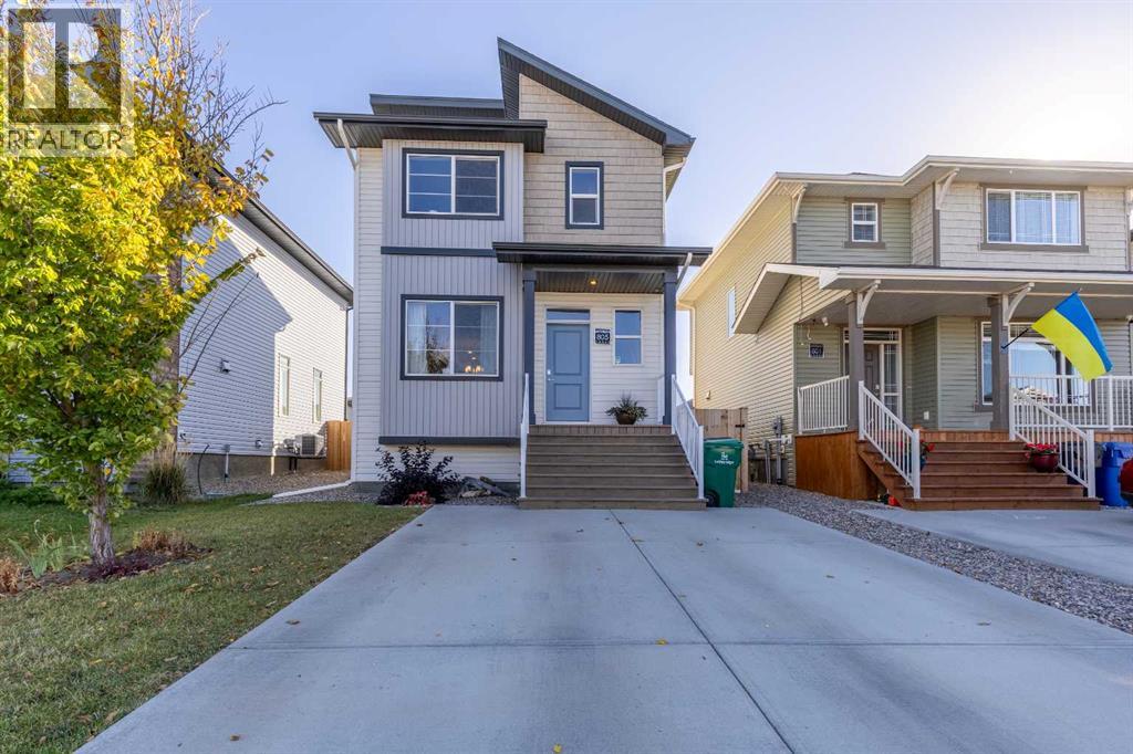 805 Greywolf Run N, Lethbridge, Alberta