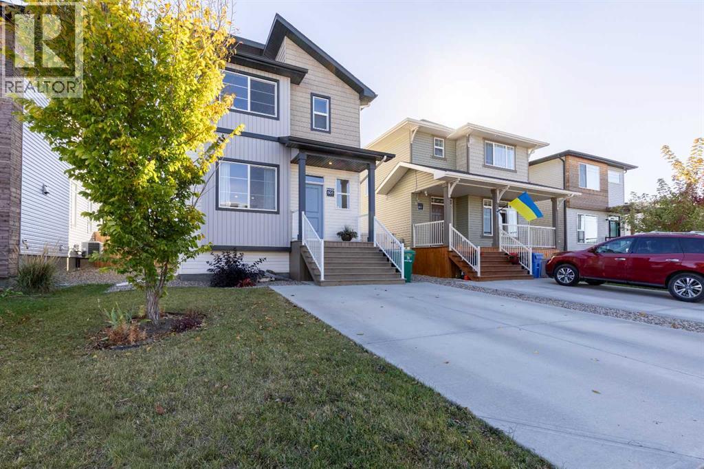 805 Greywolf Run N, Lethbridge, Alberta  T1H 7G2 - Photo 3 - A2263189