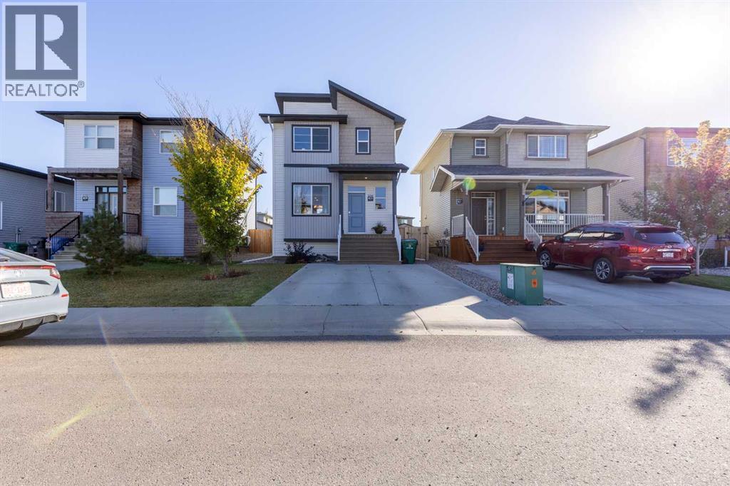 805 Greywolf Run N, Lethbridge, Alberta  T1H 7G2 - Photo 4 - A2263189
