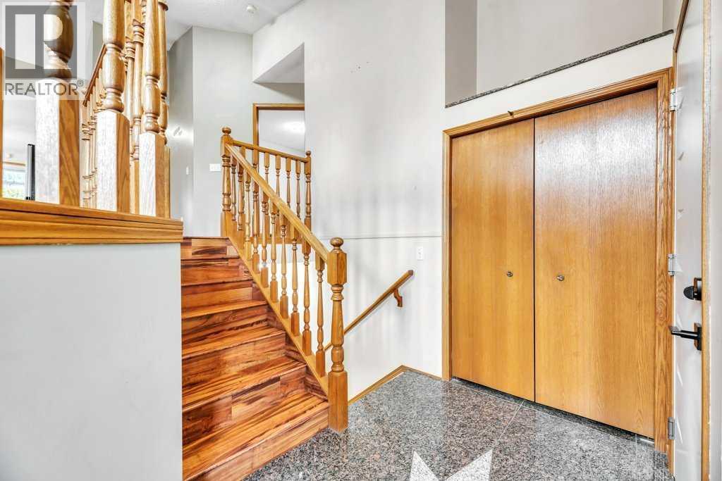 41 Millbank Bay Sw, Calgary, Alberta  T2Y 2Z1 - Photo 5 - A2222216