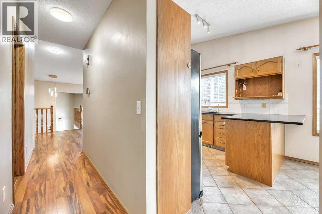 41 Millbank Bay Sw, Calgary, Alberta  T2Y 2Z1 - Photo 15 - A2222216