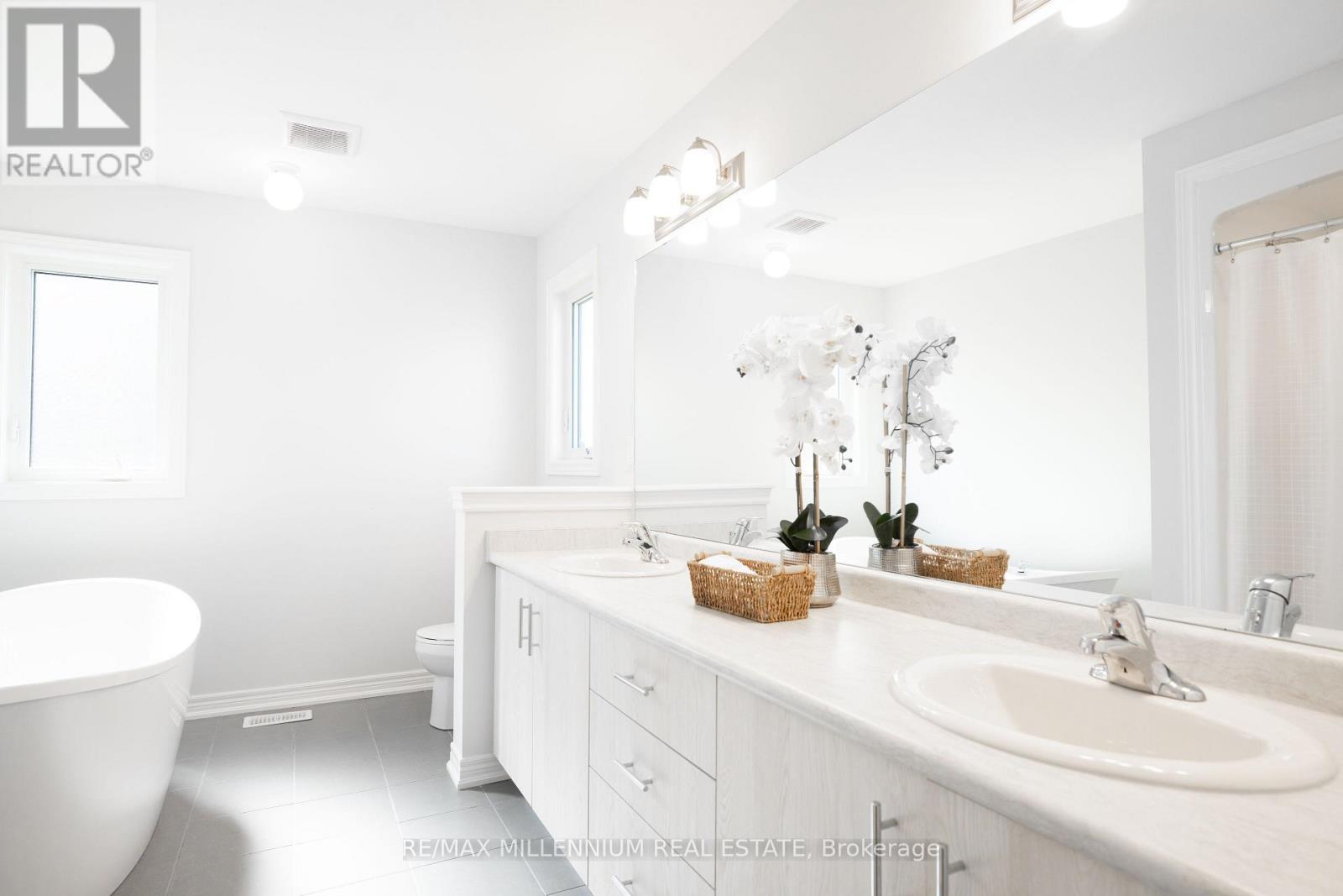 217 Walker Road N, Pelham, Ontario  L0S 1E6 - Photo 16 - X12478019
