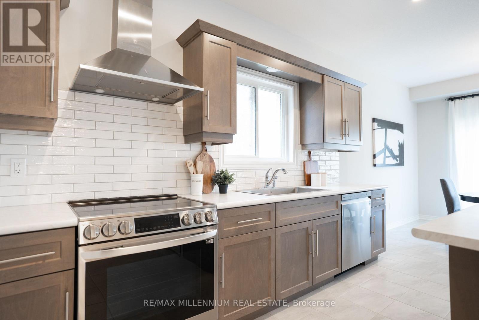 217 Walker Road N, Pelham, Ontario  L0S 1E6 - Photo 4 - X12478019