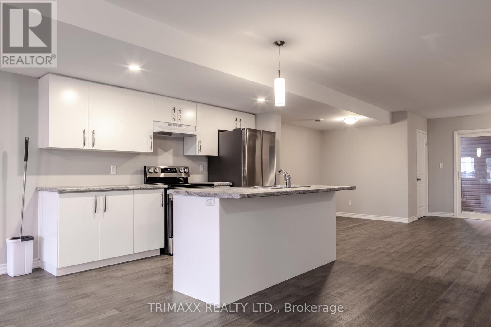 25b Oakdale Avenue, St. Catharines, Ontario  L2P 2B8 - Photo 17 - X12478029