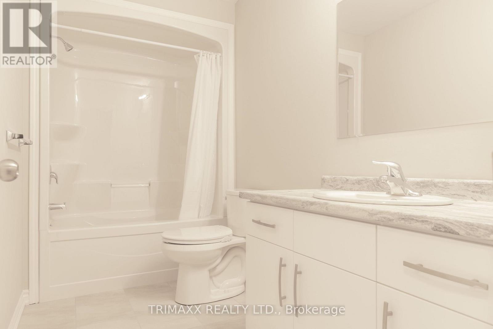 25b Oakdale Avenue, St. Catharines, Ontario  L2P 2B8 - Photo 27 - X12478029